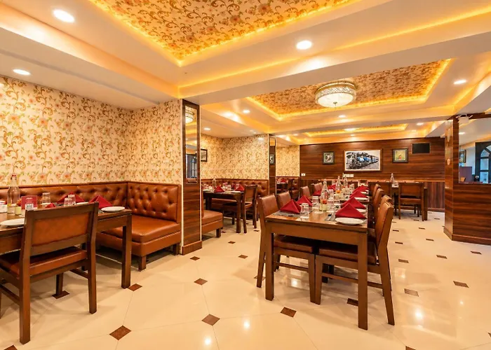 Summit Oakden Resort & Spa At Mall Road